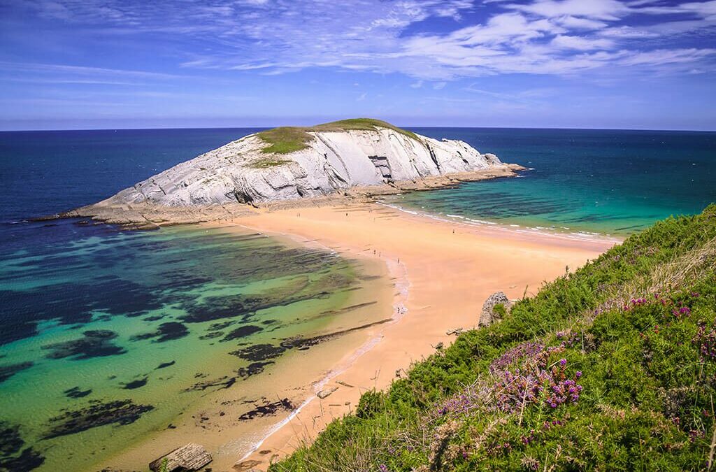 Las mejores playas para surfear en Cantabria